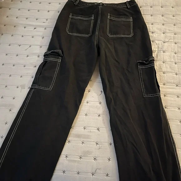 you love cargo pants? get a hold of these black cargos with white stitching. - Picture 2 of 2